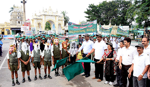 ಮೈಸೂರ: ಪರಿಸರ ಸಂರಕ್ಷಣೆ ಕುರಿತ ಕಾಲ್ನಡಿಗೆ ಜಾಥಾ